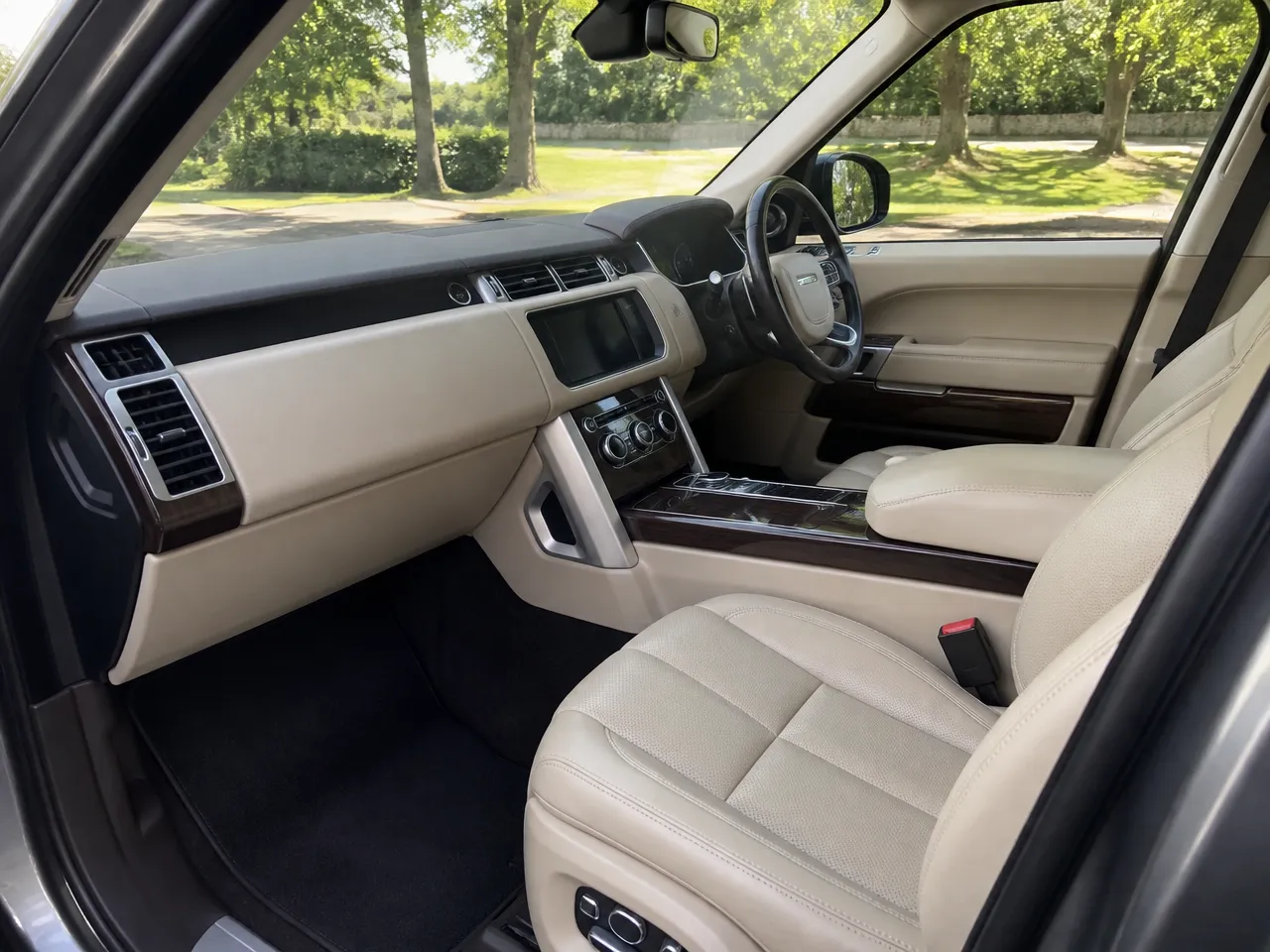 Land Rover Range Rover — салон