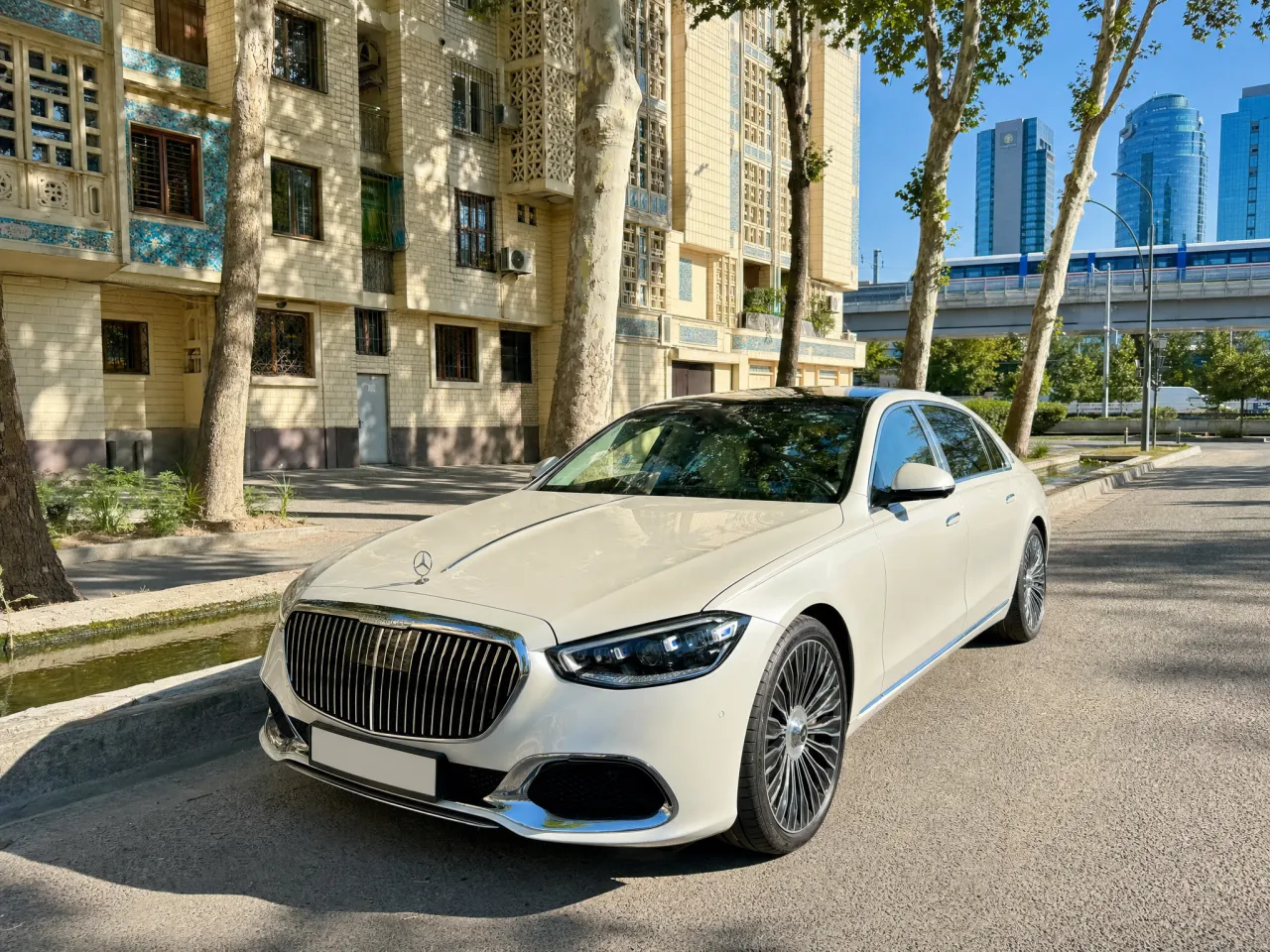 Maybach S680 — спереди