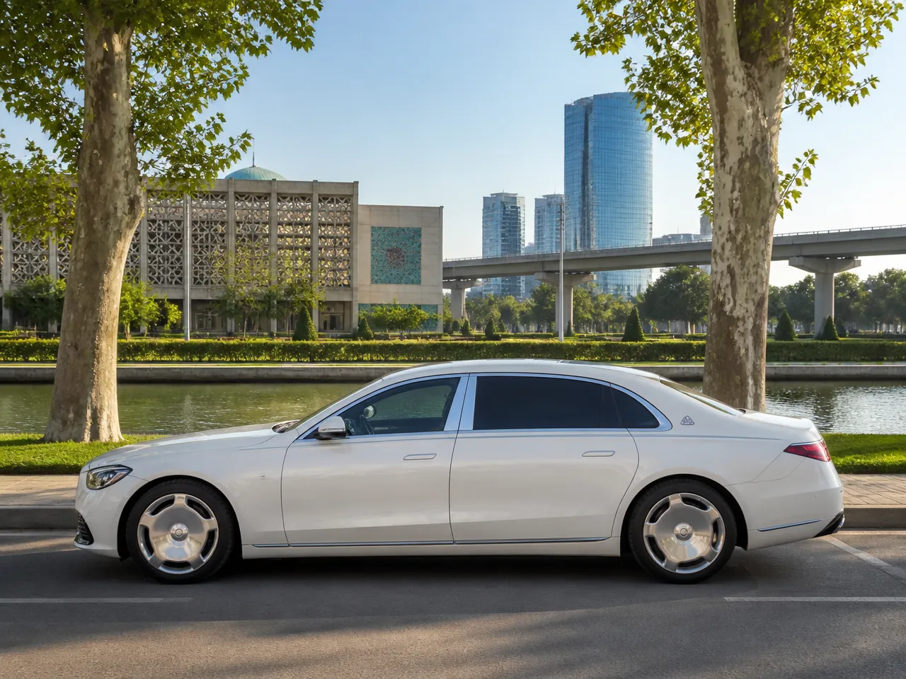 Maybach S680 — сбоку