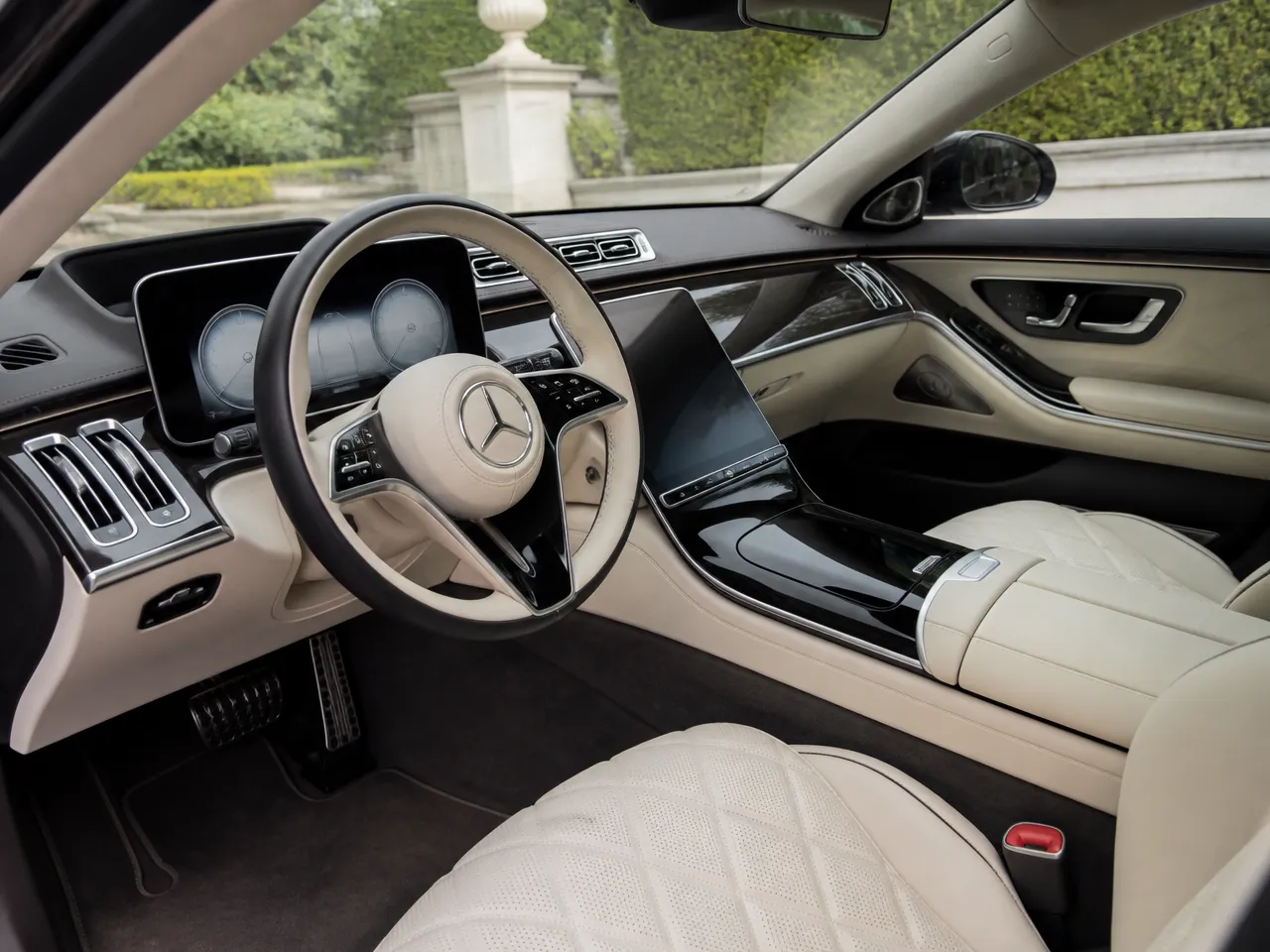 Maybach S680 — салон