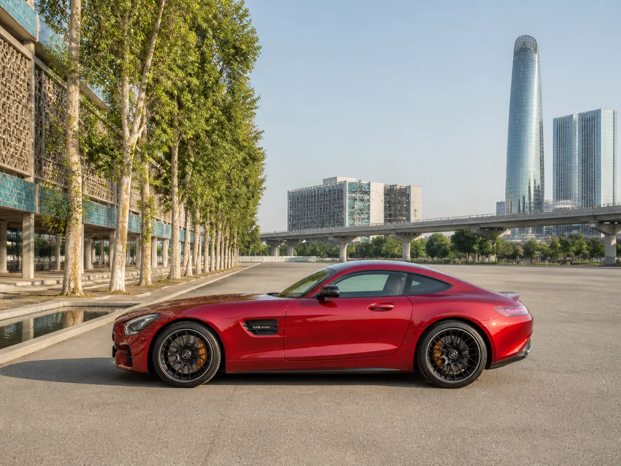 Mercedes-Benz AMG GT — сбоку