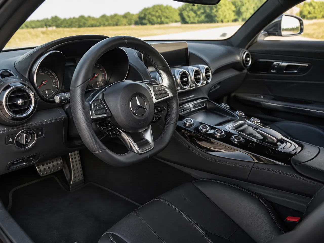 Mercedes-Benz AMG GT — салон
