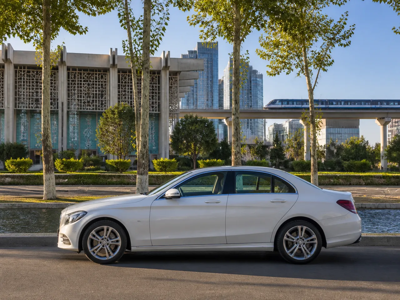 Mercedes-Benz C-Class — сбоку