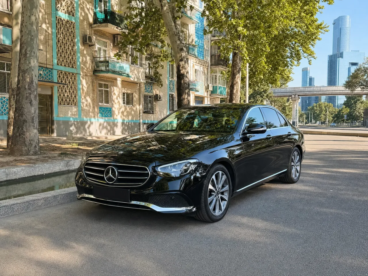 Mercedes-Benz E-Class — спереди