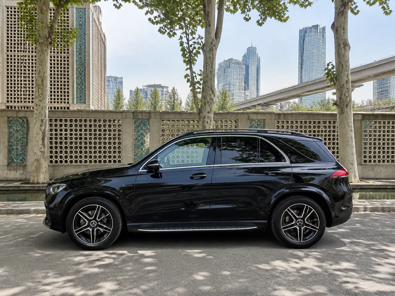 Mercedes-Benz GLE — сбоку