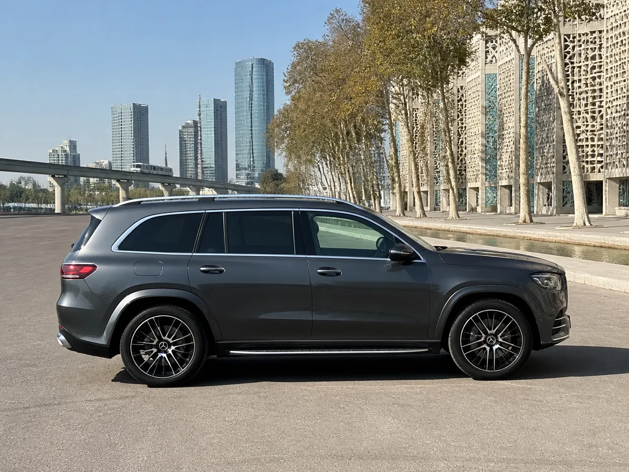 Mercedes-Benz GLS — сбоку