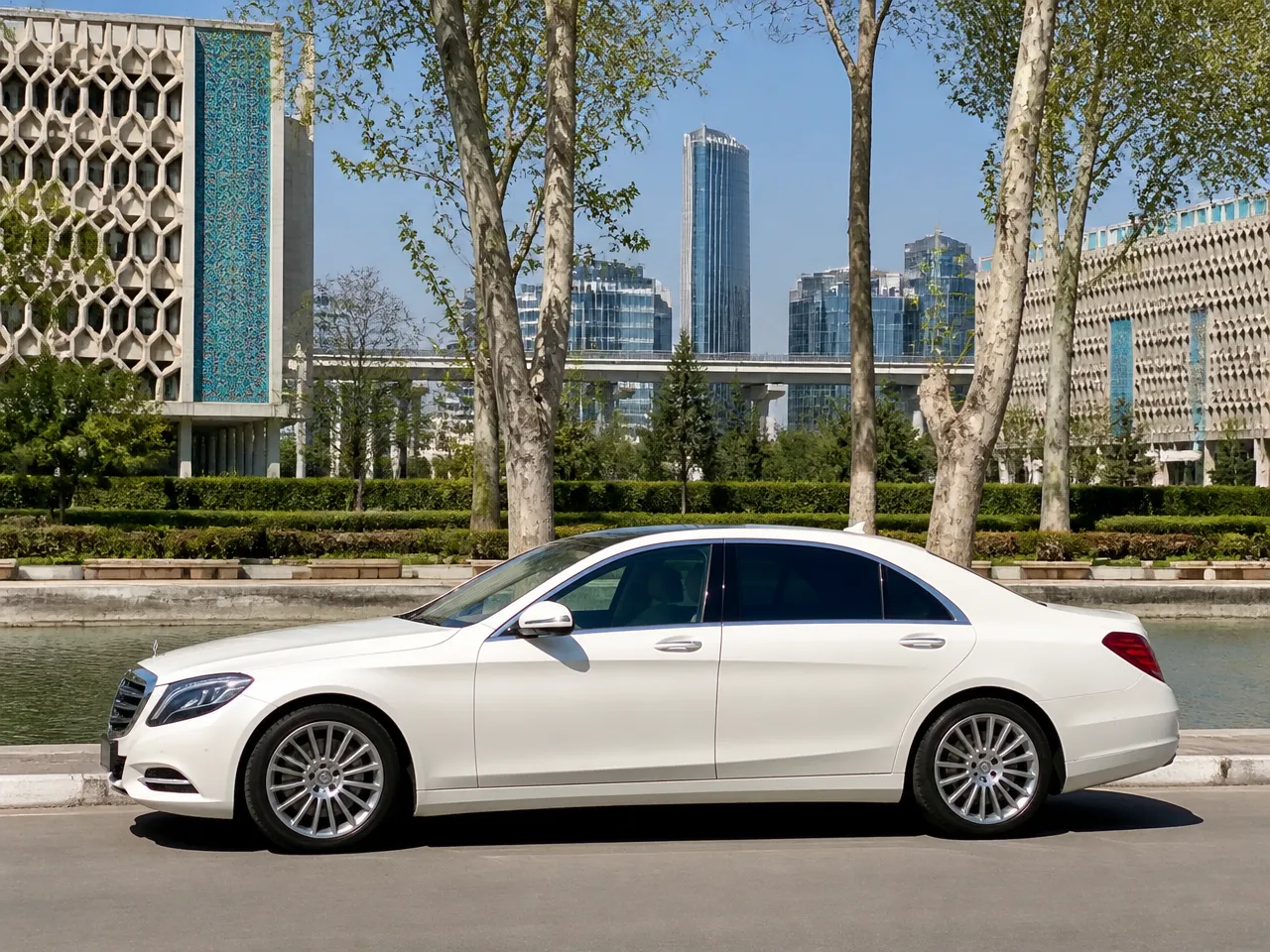 Mercedes-Benz S-Class — сбоку