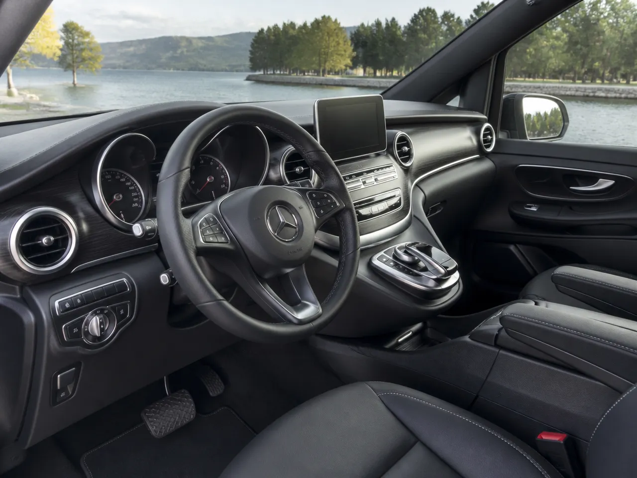 Mercedes-Benz V-Class — салон