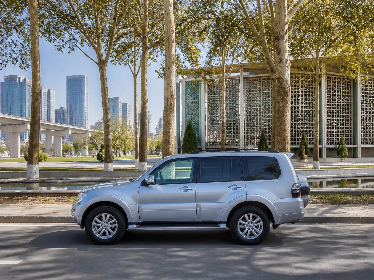Mitsubishi Pajero — сбоку