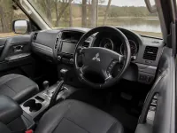 Mitsubishi Pajero 2019 — салон