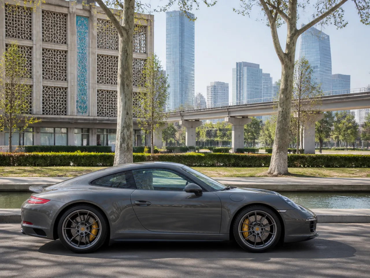 Porsche 911 — сбоку