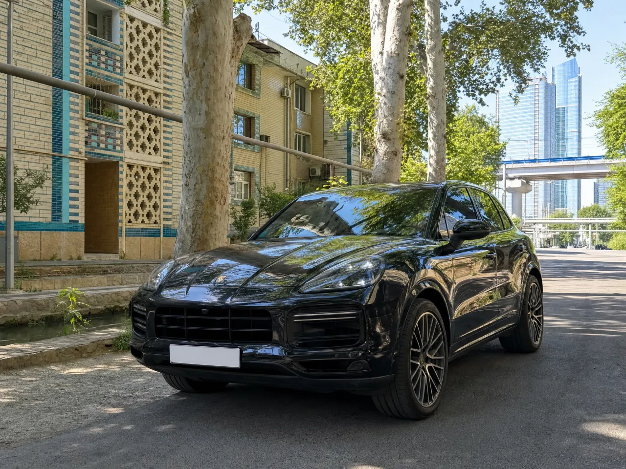 Porsche Cayenne — спереди