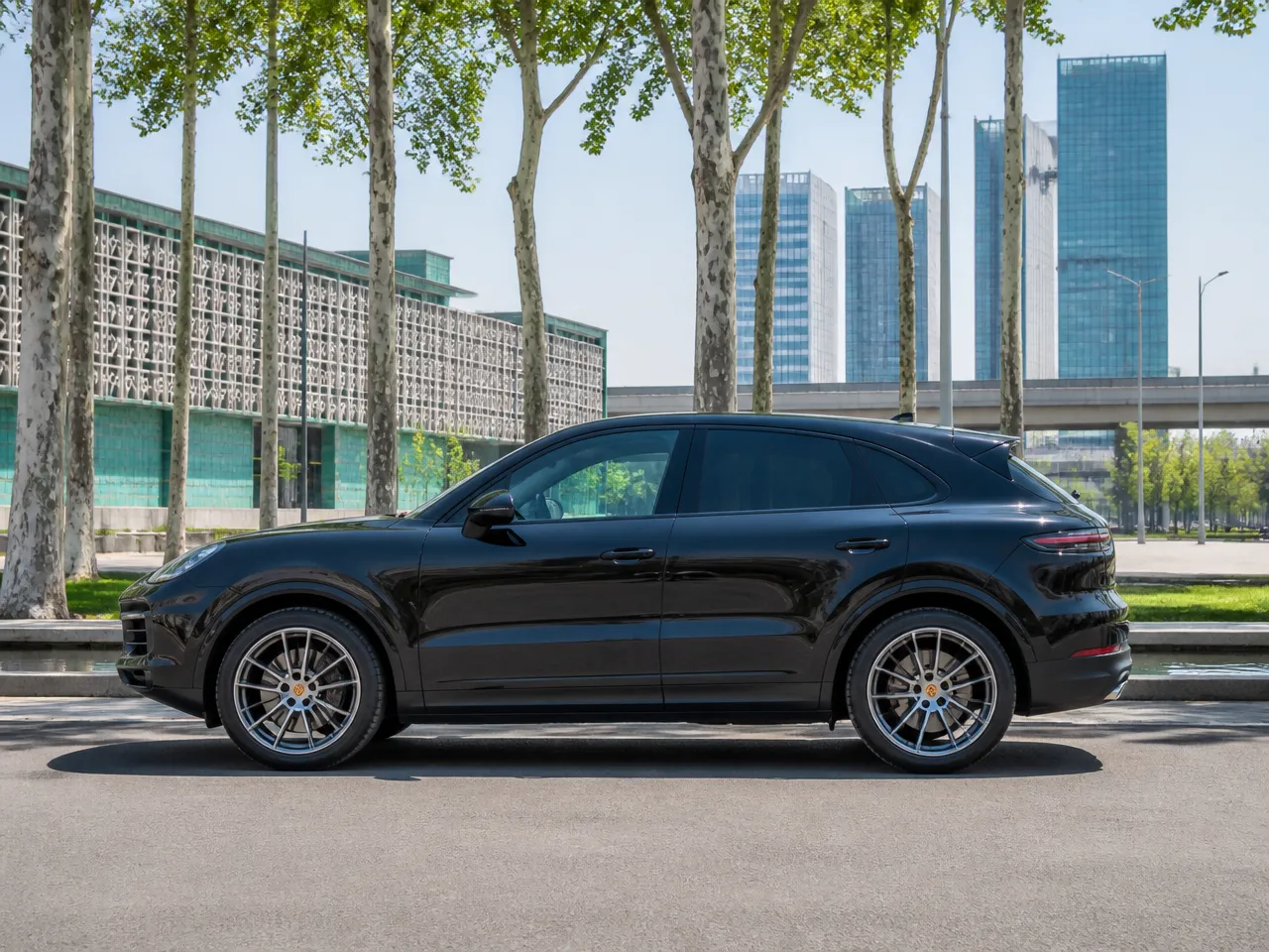 Porsche Cayenne — сбоку