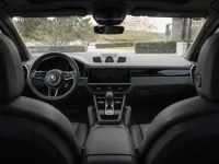 Porsche Cayenne 2022 — салон