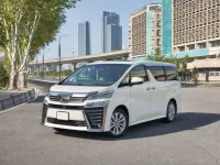 Toyota Alphard 2020 — спереди