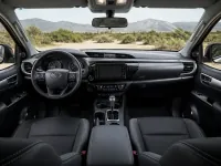 Toyota Hilux 2021 — салон
