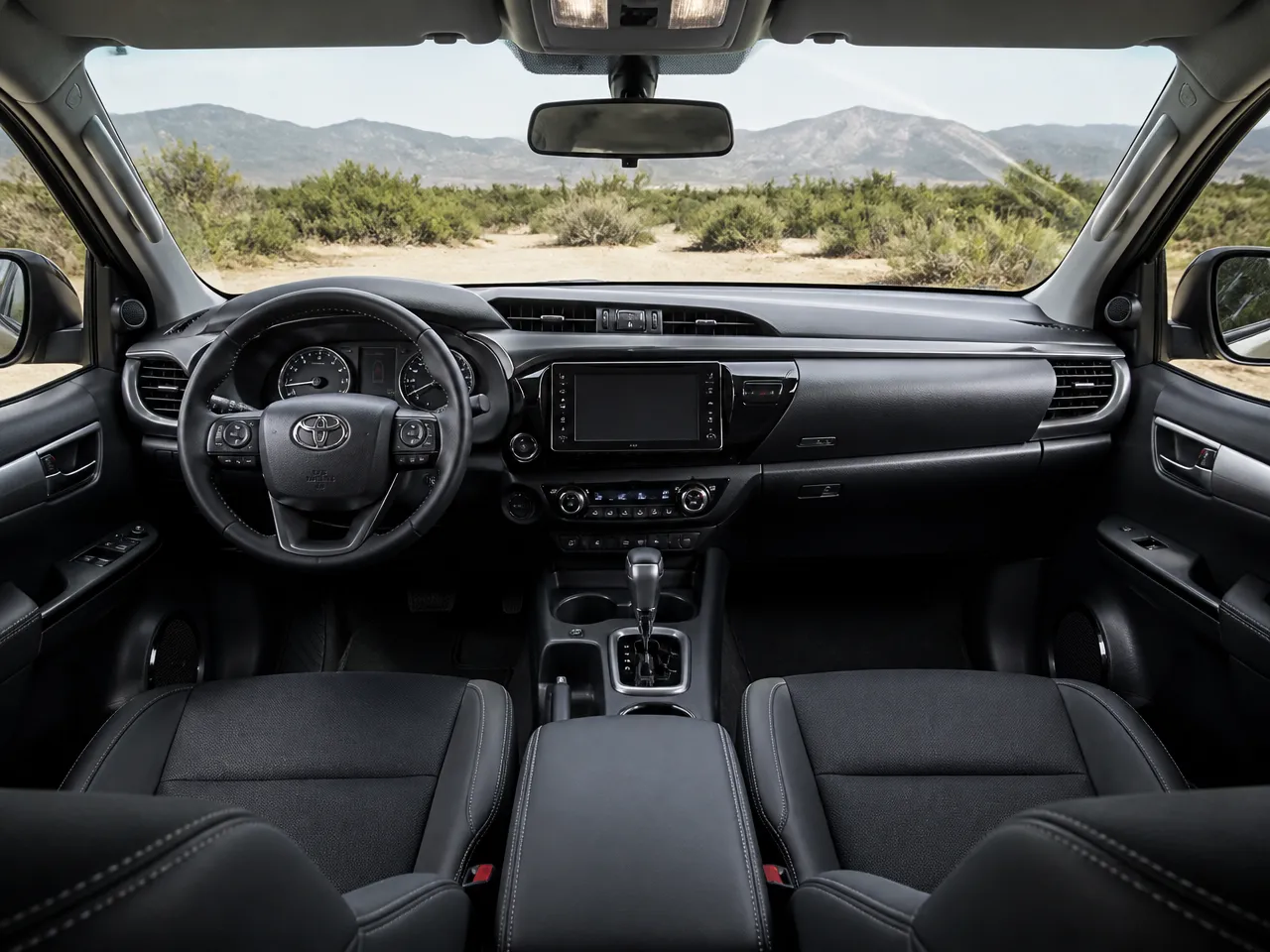 Toyota Hilux — салон