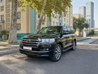 Toyota Land Cruiser 200 2019 — спереди
