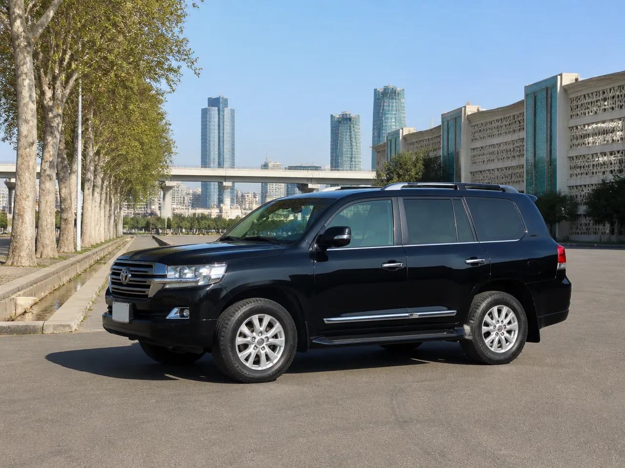 Toyota Land Cruiser 200 — сбоку