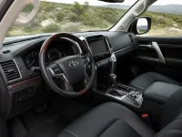 Toyota Land Cruiser 200 2019 — салон