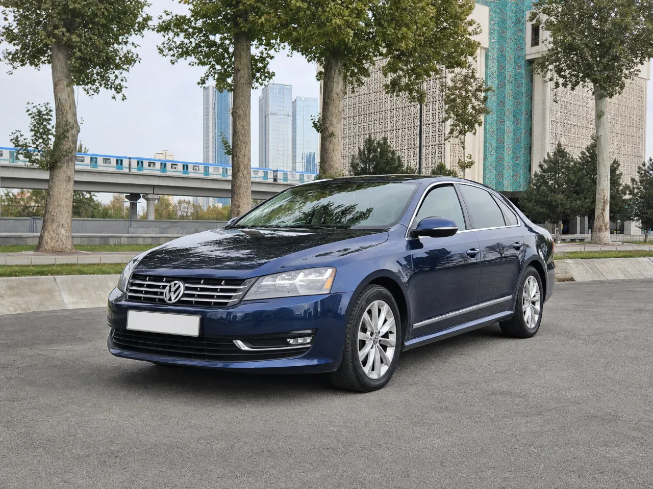 Volkswagen Passat — спереди